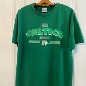 Mens vintage Y2K NBA Celtics shirt
